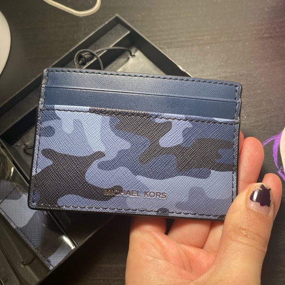 Blue Cameo Michael Kors Wallet/Card Holder and keychain. - Picture 3 of 5